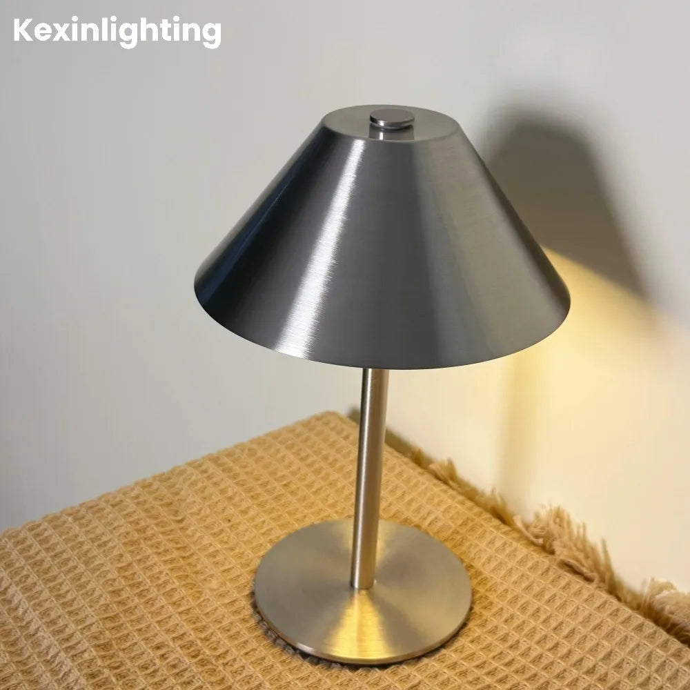 Linea™ Metal Table Lamp