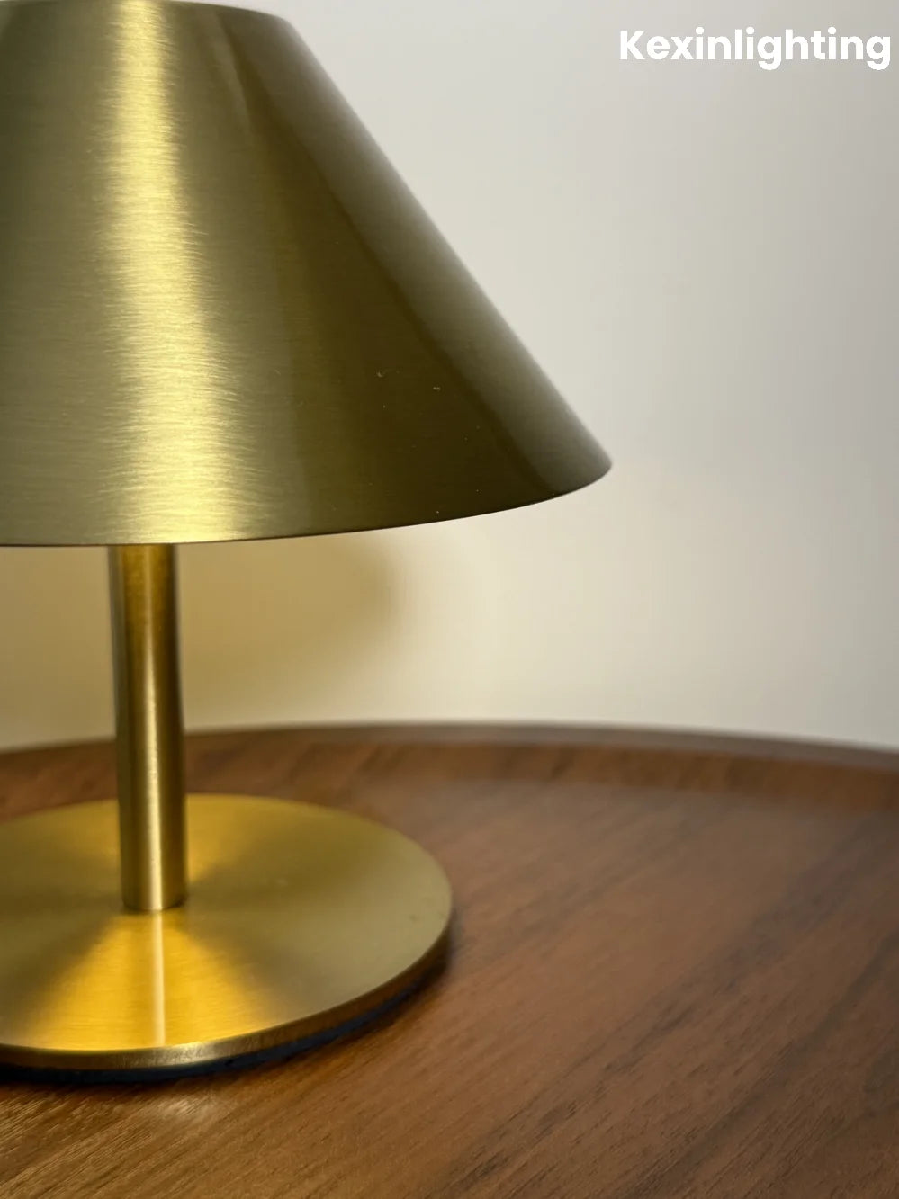 Linea™ Metal Table Lamp