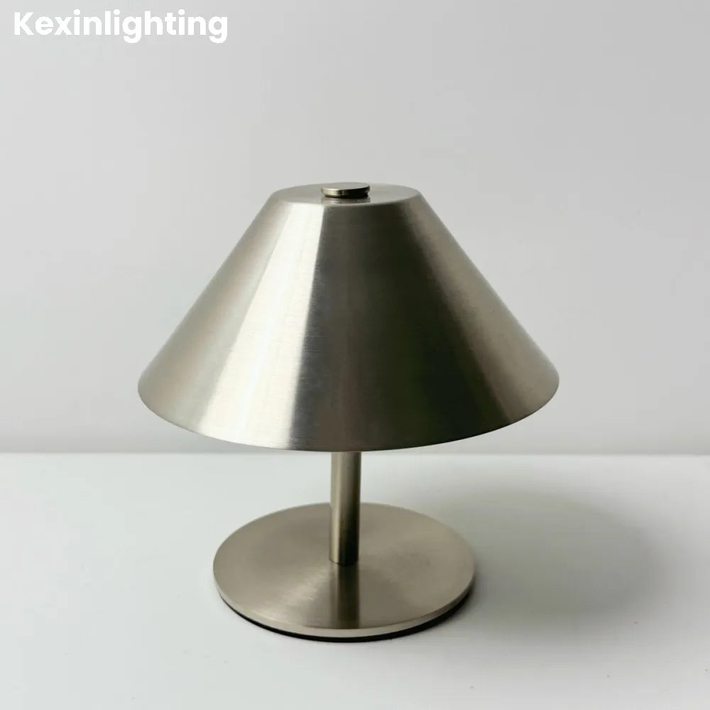 Linea™ Metal Table Lamp