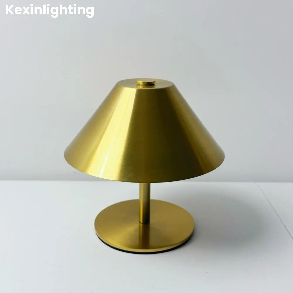 Linea™ Metal Table Lamp